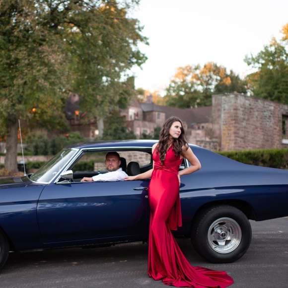 Red mermaid gown - Picture 3 of 9